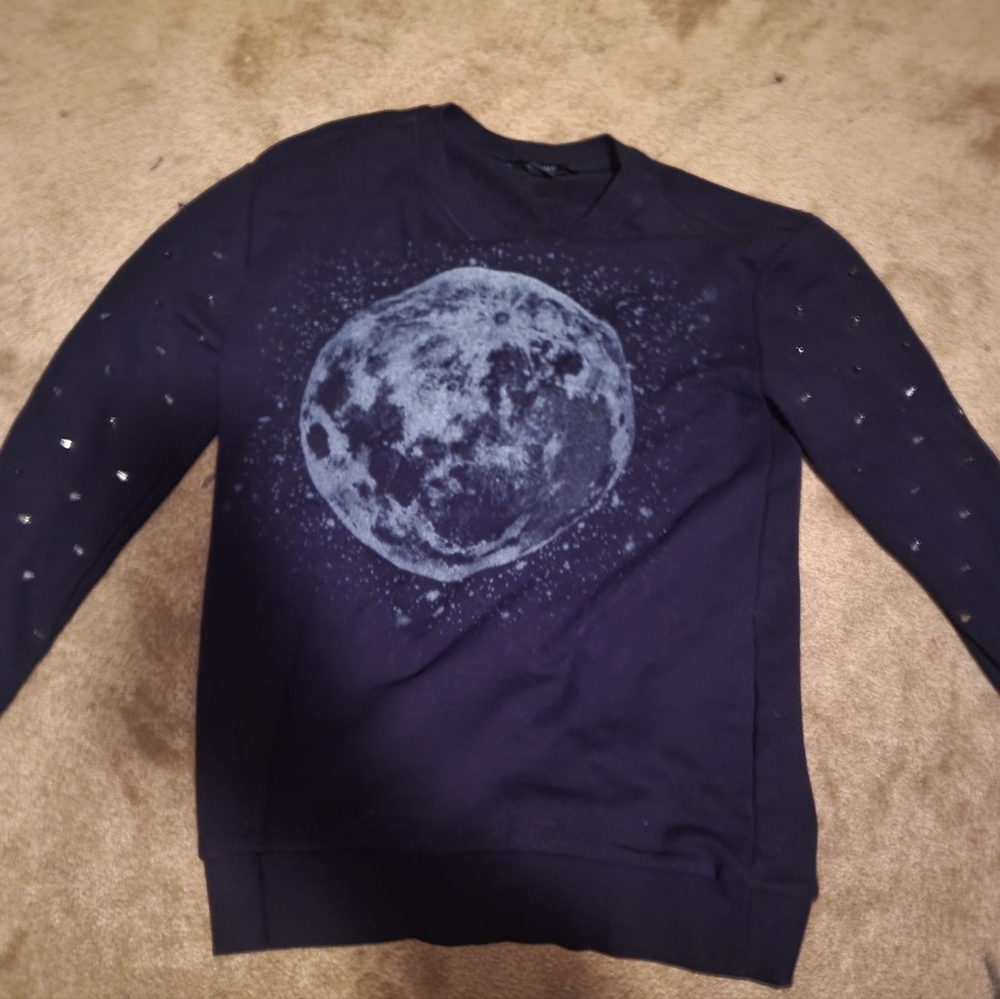 Moon sweater spiked